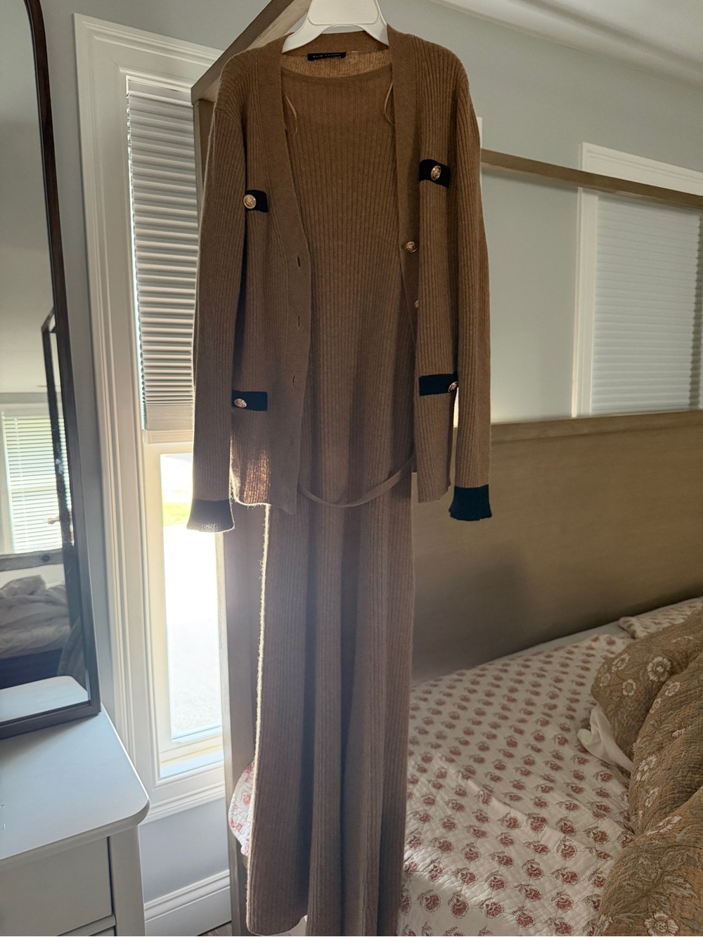 Elie Tahari Cashmere Set